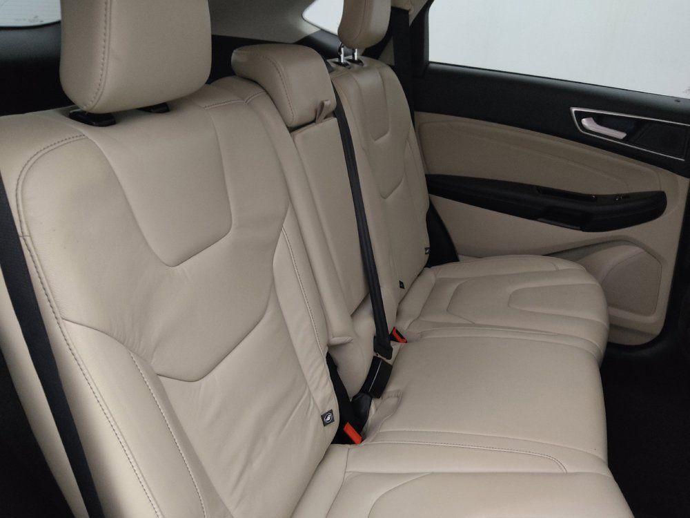 Used 2019 Ford Edge Titanium FWD image 19
