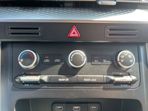 Certified 2024 Kia Carnival LX image 21