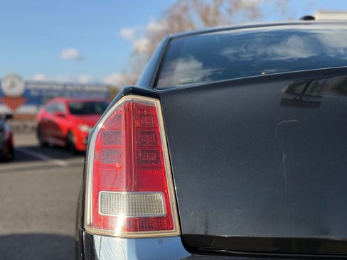 Used 2014 Chrysler 300 image 9