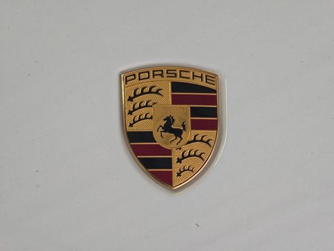 Certified 2025 Porsche Macan image 32