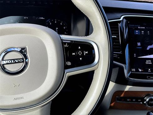 Used 2021 Volvo XC90 T6 Momentum w/ Protection Package Premier image 17