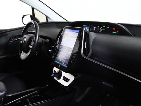 Used 2017 Toyota Prius Prime Advanced image 27