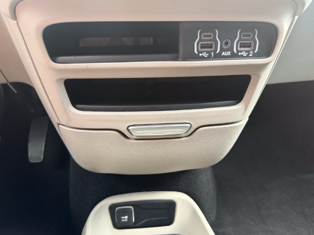 Used 2023 Chrysler Voyager LX FWD image 28