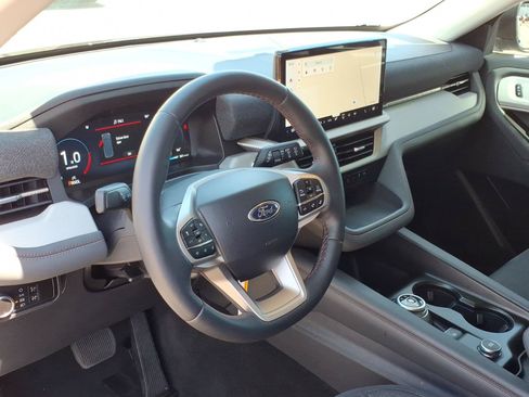 New 2026 Ford Explorer Active RWD image 8