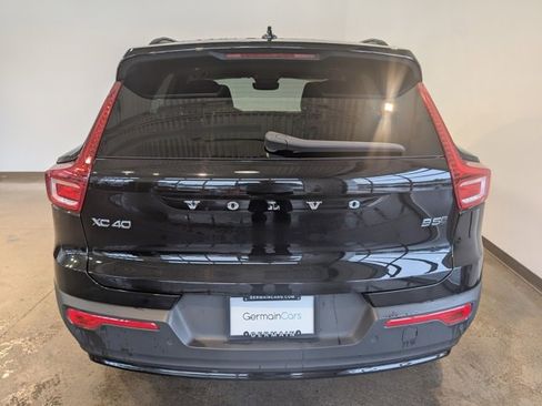 Used 2024 Volvo XC40 B5 Plus image 4