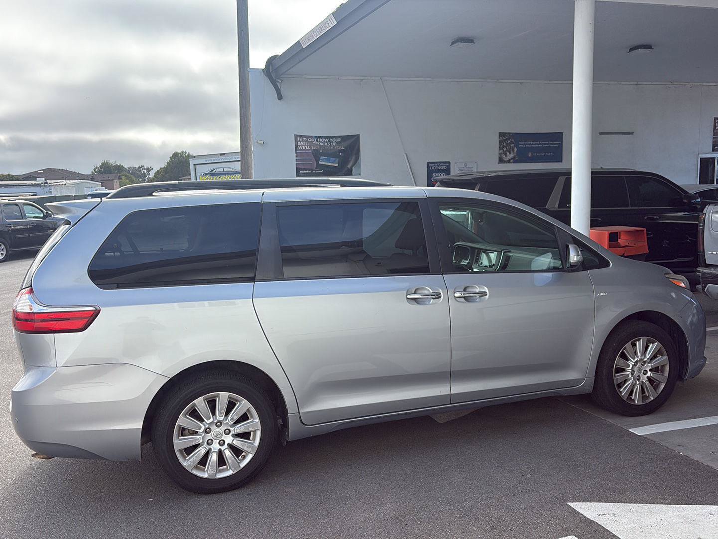 Used 2016 Toyota Sienna Limited AWD/4WD image 2