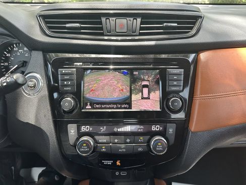 Used 2019 Nissan Rogue SL w/ Premium Package FWD image 9