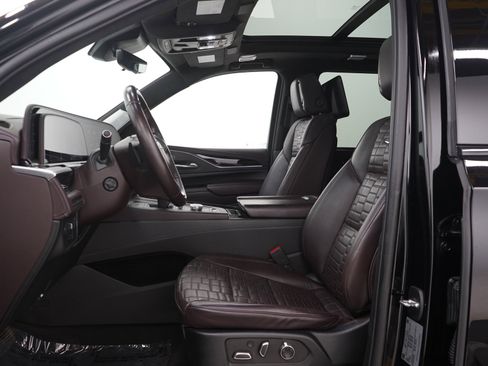 Used 2022 Cadillac Escalade Sport Platinum w/ Heavy-Duty Trailer Package AWD/4WD image 27
