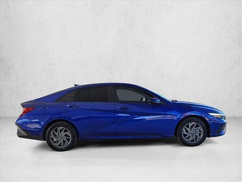 Used 2024 Hyundai Elantra SEL image 4