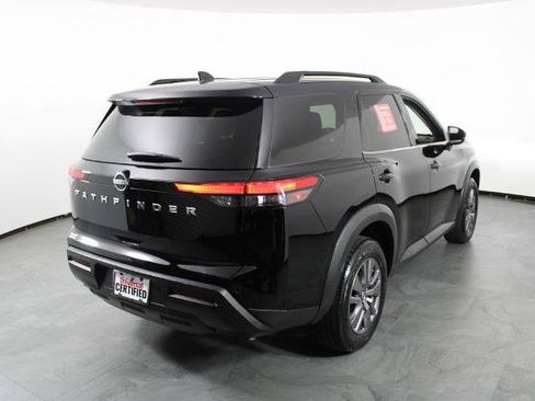 Certified 2025 Nissan Pathfinder SV FWD image 4