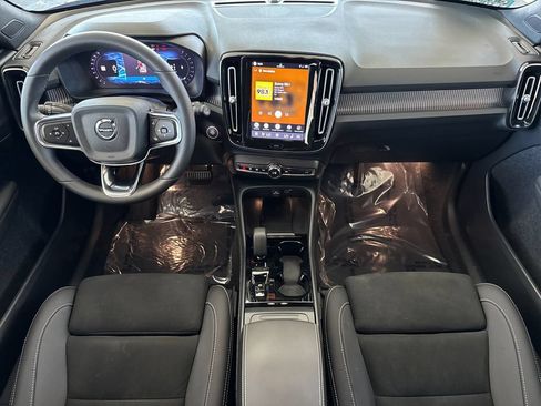 Certified 2023 Volvo XC40 B5 Plus w/ Protection Package Premier AWD/4WD image 12