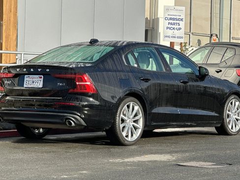 Used 2019 Volvo S60 T6 Momentum w/ Premium Package image 2