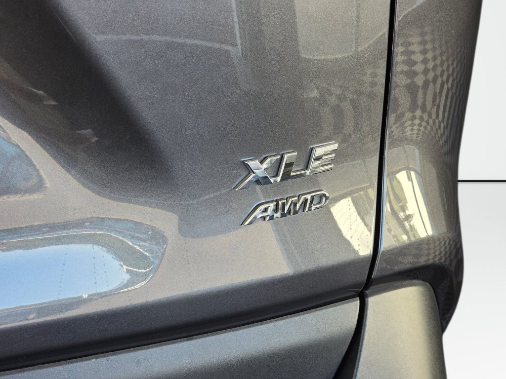 Used 2025 Toyota RAV4 XLE AWD/4WD image 15