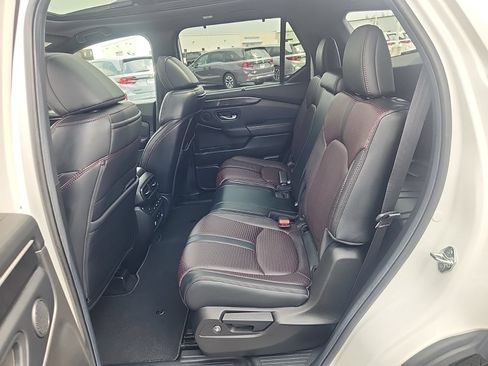 Used 2025 Honda Pilot Black Edition image 29