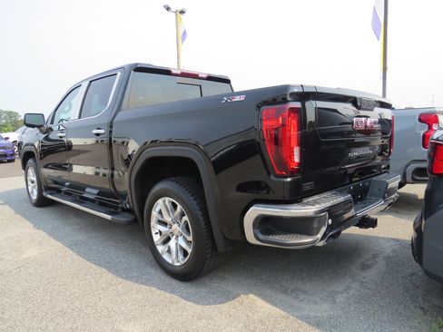 Used 2022 GMC Sierra 1500 SLT w/ SLT Premium Plus Package AWD/4WD image 10