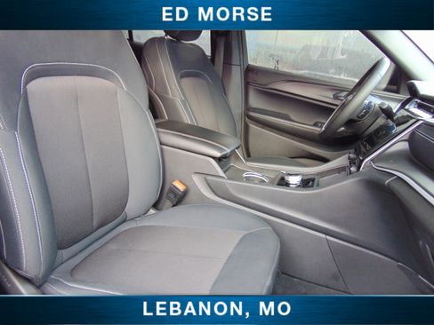 Used 2024 Jeep Grand Cherokee Laredo image 17