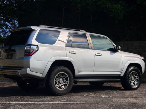 Used 2020 Toyota 4Runner TRD Off-Road Premium AWD/4WD image 4