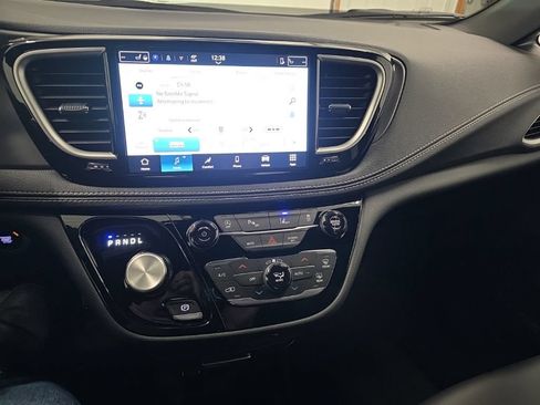 New 2026 Chrysler Pacifica Select AWD/4WD image 18