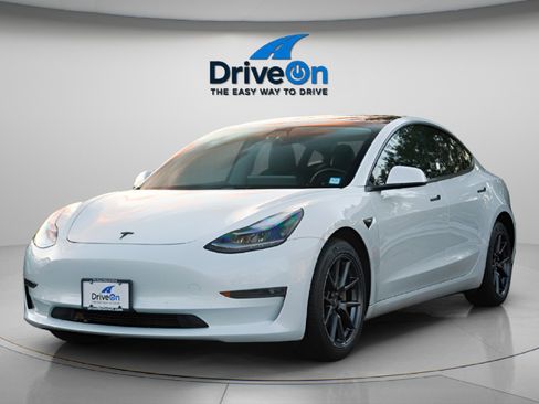 Used 2021 Tesla Model 3 Standard Range Plus image 1
