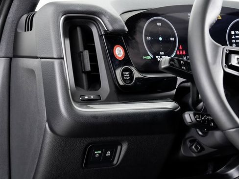 Used 2025 Porsche Cayenne image 11