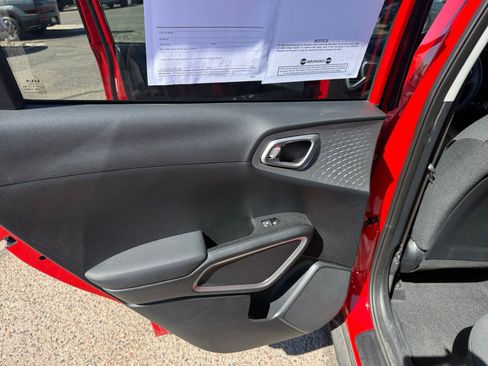 Used 2025 Kia Soul LX w/ LX Technology Package FWD image 23