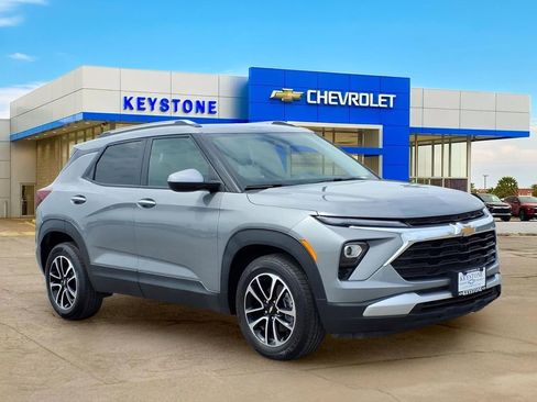 Used 2025 Chevrolet TrailBlazer LT FWD image 1