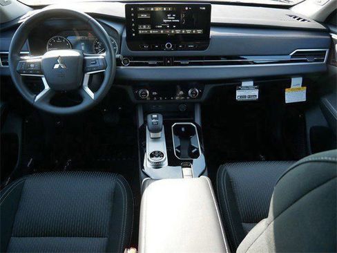 New 2026 Mitsubishi Outlander ES image 7