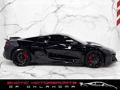 Used 2024 Chevrolet Corvette Z06 RWD image 9