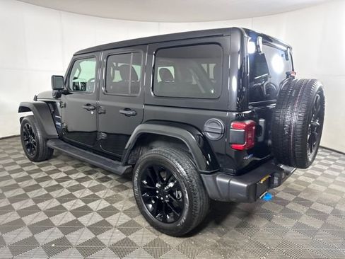 Used 2022 Jeep Wrangler Unlimited Sahara w/ Cold Weather Group image 5