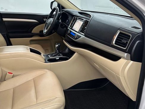 Used 2015 Toyota Highlander XLE AWD/4WD image 36