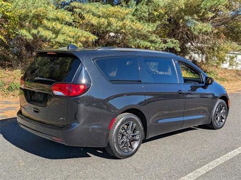 Certified 2020 Chrysler Pacifica Touring-L w/ Advanced Safetytec Group image 6