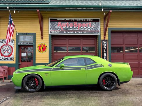 Used 2011 Dodge Challenger R/T RWD image 8