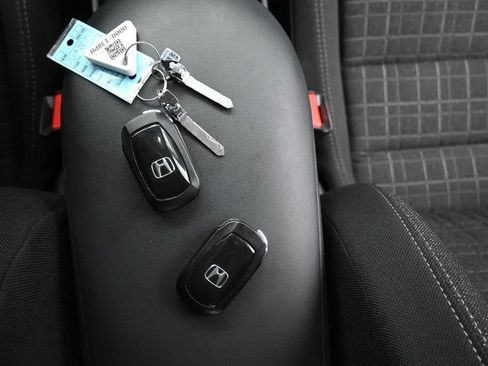 Used 2023 Honda HR-V LX image 14