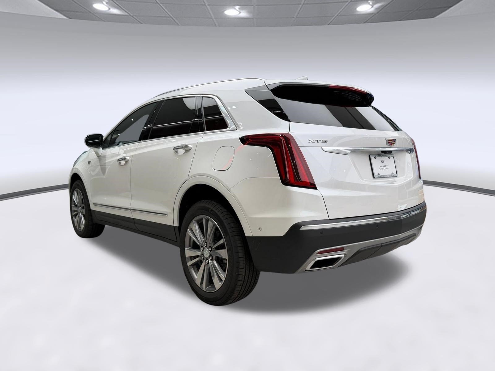 Certified 2026 Cadillac XT5 Premium Luxury w/ Driver Assist Package FWD image 3
