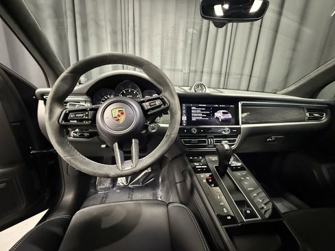 Used 2025 Porsche Macan GTS image 3