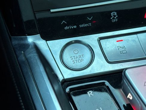 Used 2019 Audi e-tron Prestige w/ Prestige Package image 20