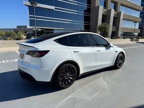 Used 2023 Tesla Model Y Performance image 6