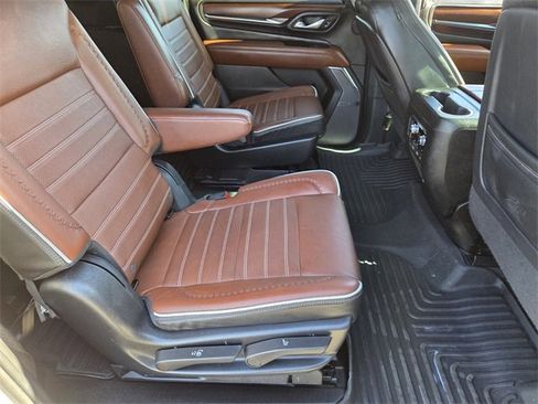 Used 2023 GMC Yukon XL Denali Ultimate image 16