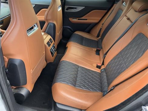 Used 2020 Jaguar F-PACE SVR image 15