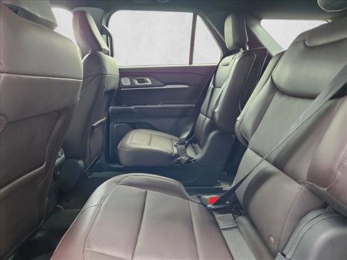 Used 2025 Ford Explorer Platinum image 16