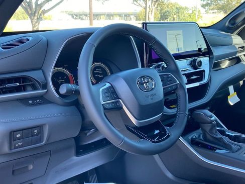 New 2026 Toyota Highlander XSE image 1