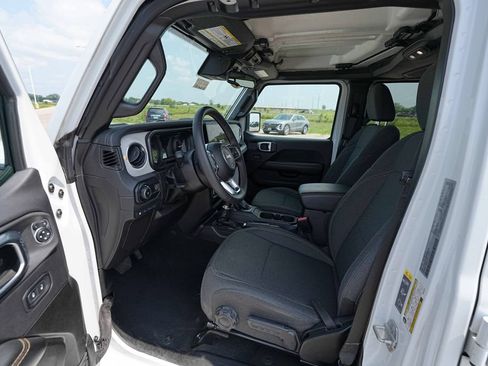 Used 2024 Jeep Wrangler Unlimited Sahara AWD/4WD image 16