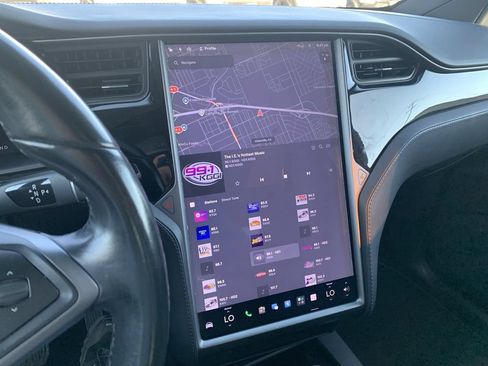 Used 2018 Tesla Model X 75D AWD/4WD image 10