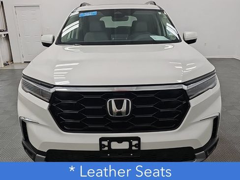 Used 2024 Honda Pilot Touring image 4