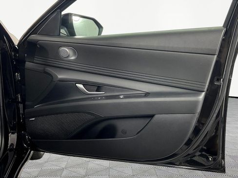 Used 2022 Hyundai Elantra Limited FWD image 27