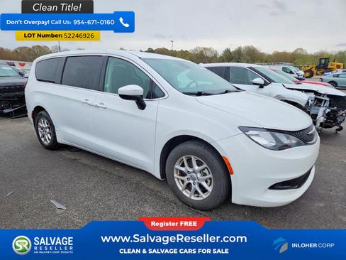 Used 2023 Chrysler Voyager LX FWD image 5