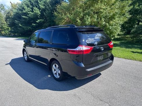 Used 2017 Toyota Sienna LE w/ Cargo Management Package FWD image 5