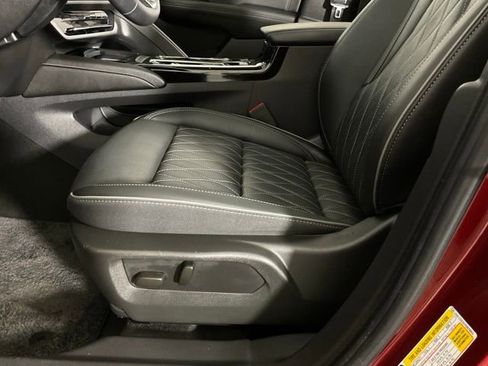 Used 2023 Buick Envision Avenir image 34