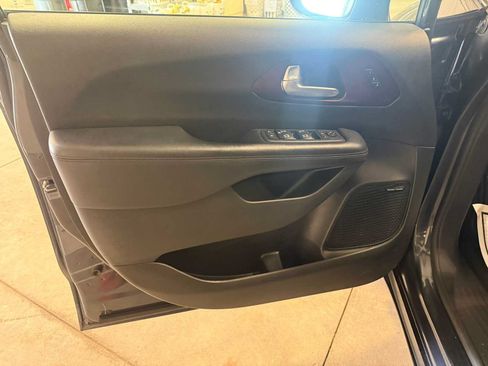 Used 2020 Chrysler Pacifica Limited FWD image 20