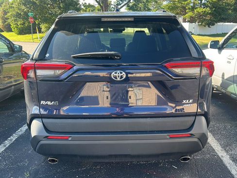 Used 2021 Toyota RAV4 XLE Premium AWD/4WD image 4